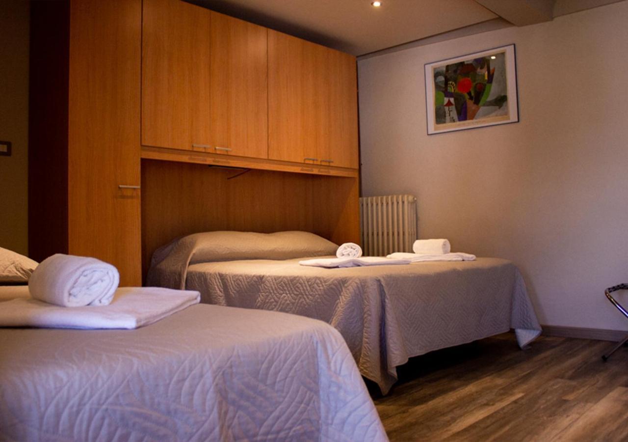 Trattoria Due Citroni Hotel Casalgrasso Buitenkant foto