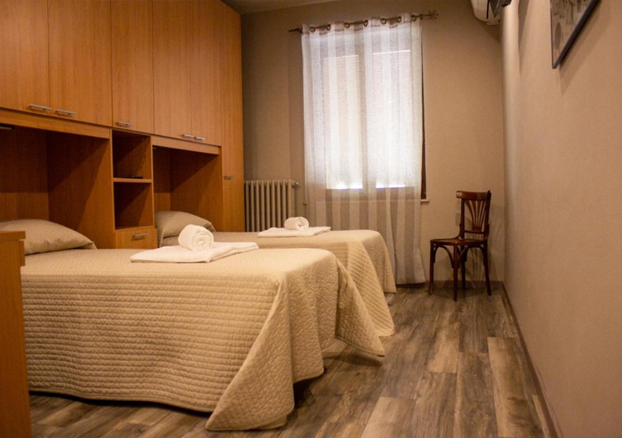 Trattoria Due Citroni Hotel Casalgrasso Buitenkant foto