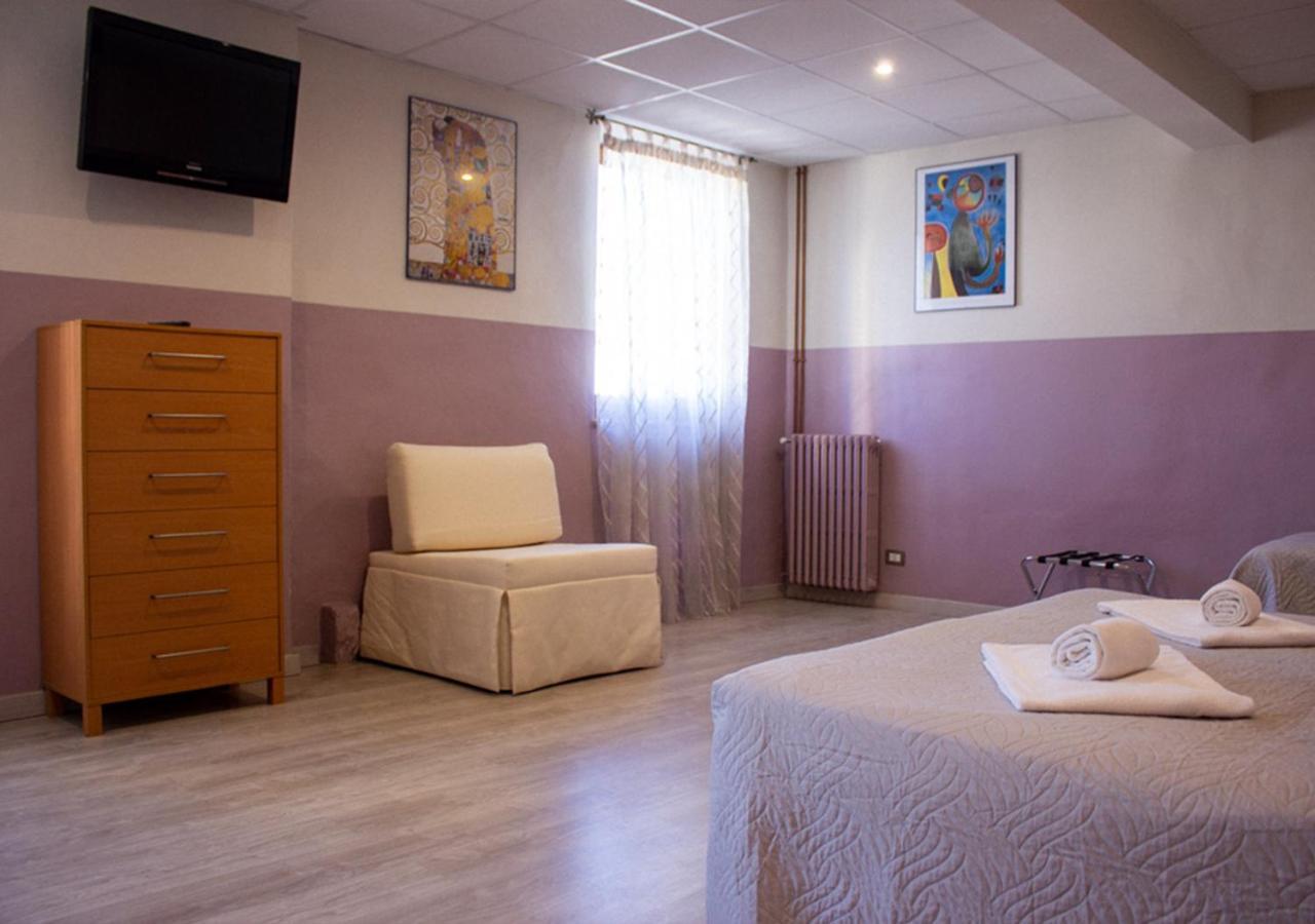 Trattoria Due Citroni Hotel Casalgrasso Buitenkant foto