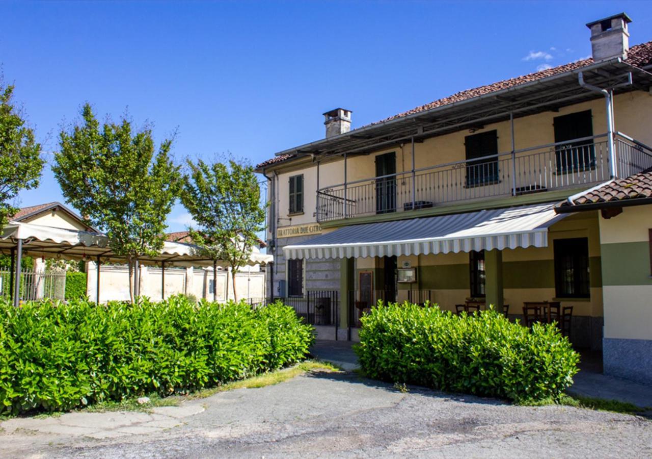 Trattoria Due Citroni Hotel Casalgrasso Buitenkant foto