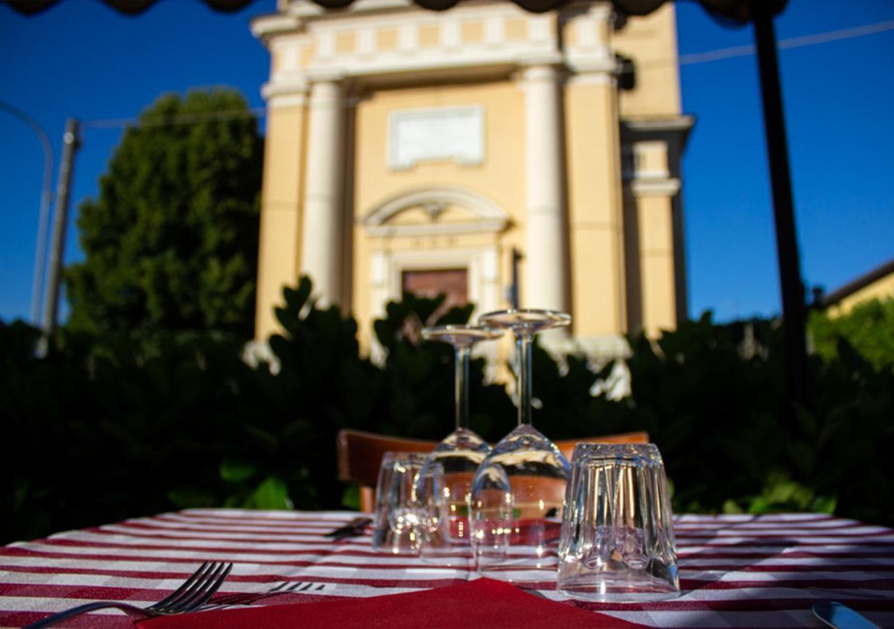 Trattoria Due Citroni Hotel Casalgrasso Buitenkant foto