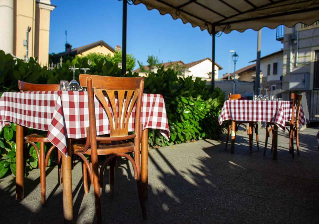 Trattoria Due Citroni Hotel Casalgrasso Buitenkant foto