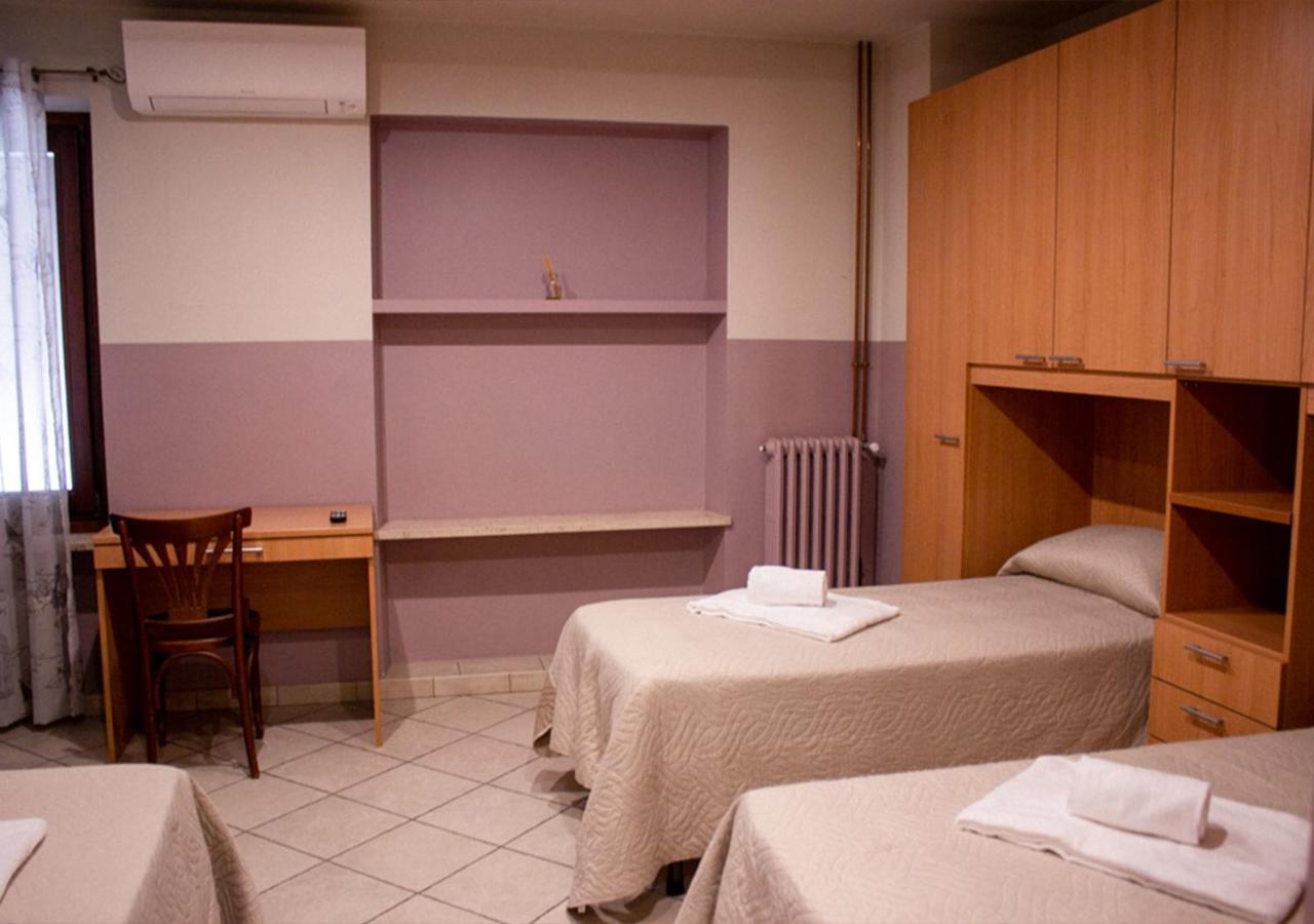 Trattoria Due Citroni Hotel Casalgrasso Buitenkant foto