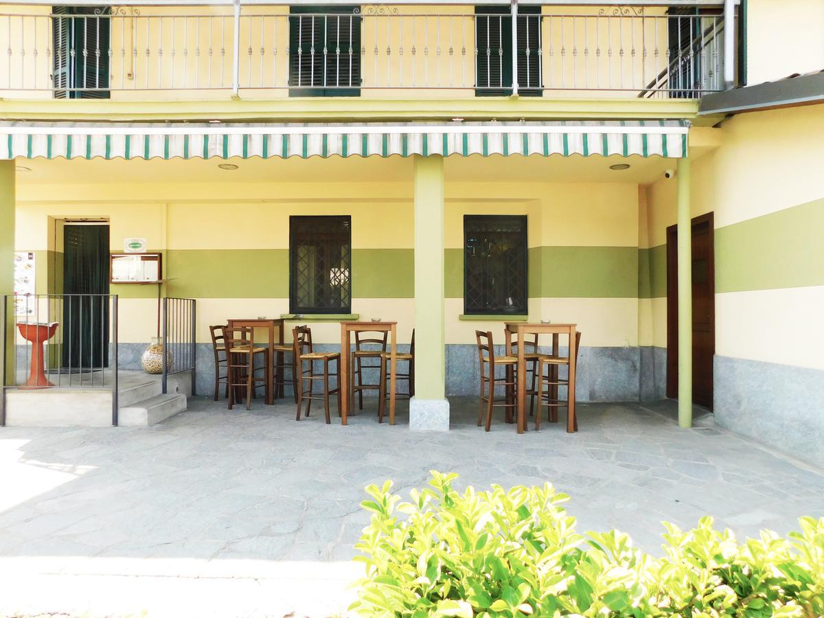Trattoria Due Citroni Hotel Casalgrasso Buitenkant foto