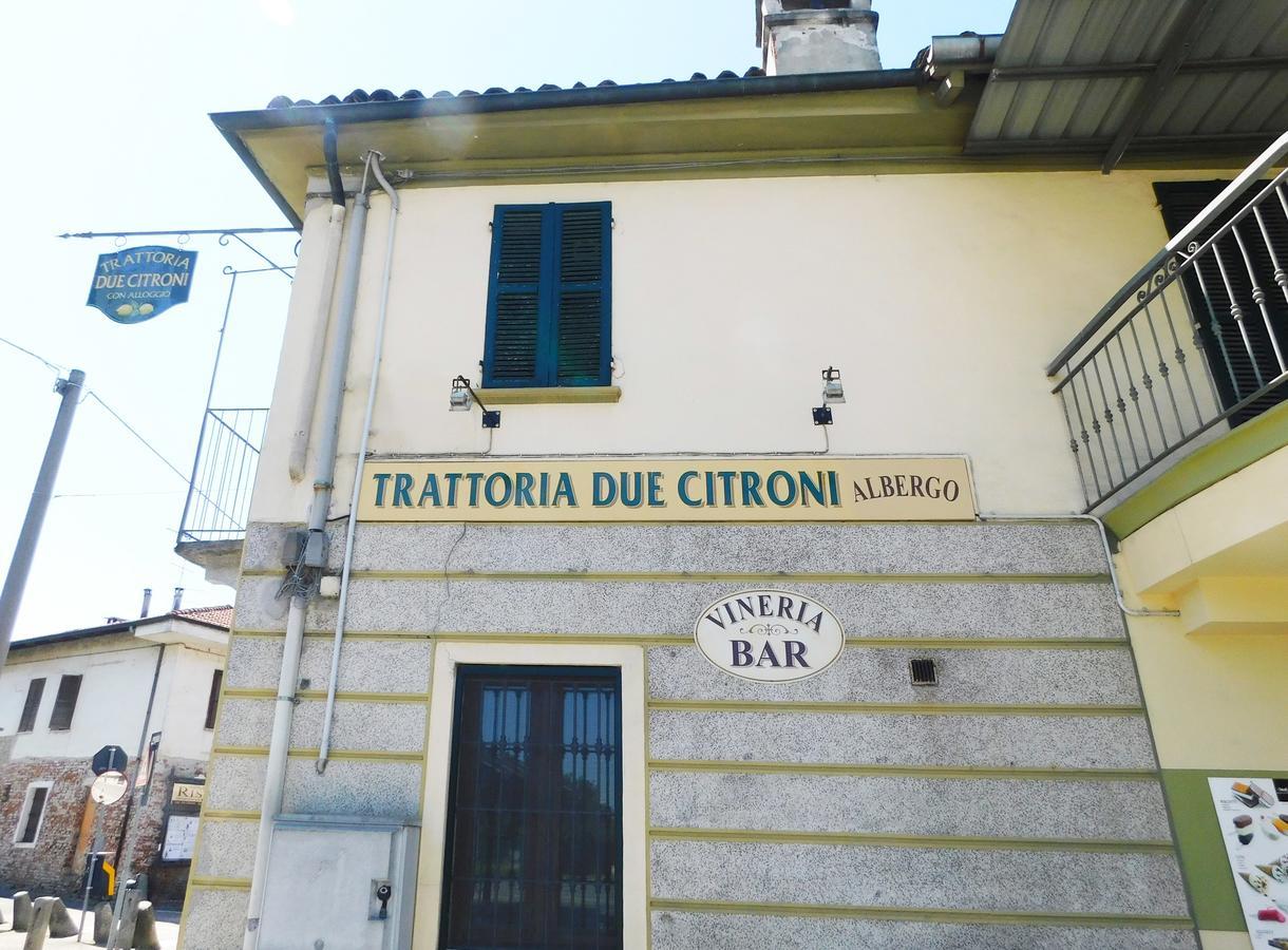 Trattoria Due Citroni Hotel Casalgrasso Buitenkant foto
